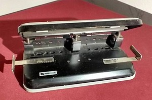 lot 48 image: Vintage ACCO 300 3-Hole Punch