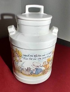 lot 56 image: Vintage McCoy #333 Cookie Jar