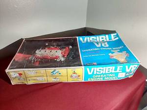 lot 66 image: Vintage V8 Operating Engine Model