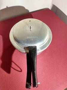 lot 67 image: Vintage Mirro-Matic 4 Pressure Pot With Pressure Gauge