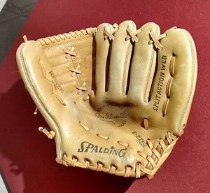 lot 83 image: Vintage Spalding Rico Petrocelli Model Baseball Glove