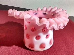 lot 89 image: Vintage Fenton Cranberry Dot Top Hat Vase