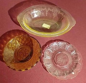 lot 98 image: (3) Depression Glass Dishes
