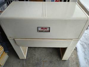 lot 100 image: Vintage Maytag Mangle Iron