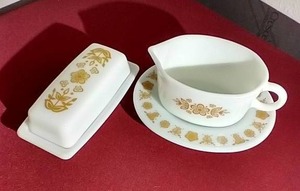 lot 106 image: Vintage Pyrex Gold Butterfly Gravy BoatSaucer & Butter Dish