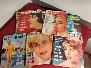 lot 122 image: (8) Vintage Movie Magazines