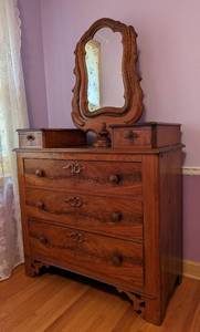 Beautiful Vintage Oak Dresser