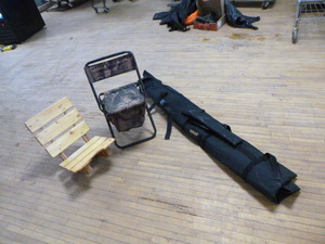 Gun-Rap Rifle Case and 2 Chairs