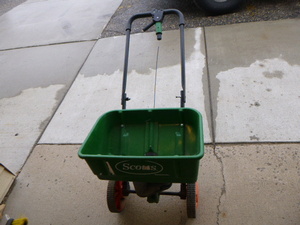Scotts SeederFertilizer Spreader