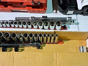 lot 446 image: Bahco 12-Drive 33-piece Socket Set with Socket and Accessory Holder (New)