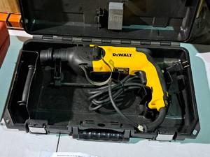 lot 445 image: DeWalt Heavy Duty 12 SDS Rotary Hammerdrill Steel-Drilling D25103 with Case
