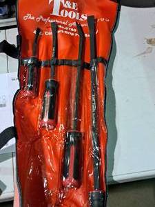 lot 470 image: T&E Tools 4-piece Comfort Grip Pry Bar Set