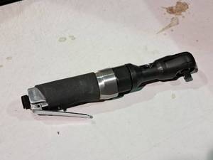 lot 461 image: Workhorse Air Ratchet