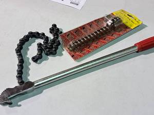 lot 524 image: Lot of (2) T&E Tools 58 to 5-lbs Chain Type Strap Wrench