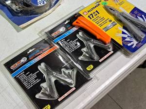 lot 532 image: Lot of (4) Hand Tools - Grip Multi-Tools, Alltrade 17-in-1 Multitool, Box Cutter