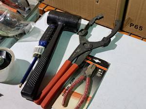 lot 545 image: Lot of (4) Hand Tools - Multi-bit Screwdriver, Mallet, Puller, MIT Diagonal Pliers