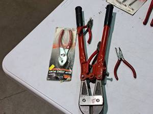 lot 563 image: Lot of (5) Hand Tools - MIT Slip Joint Pliers, Needlenose Pliers, Bolt Cutter