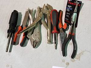 lot 557 image: Lot of (7) Hand Tools - Tekton Long Reach Pliers, Pliers, Locking Pliers, Wire Cutters, Screwdrivers