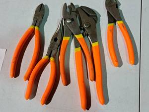 lot 566 image: Lot of (5) Hand Tools - Slip Joint Pliers, Groove Joint Pliers, Needlenose Pliers, Cutters