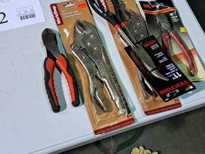 lot 571 image: Lot of (5) Hand Tools - Locking Pliers, Tekton 11 Long Reach Bent Nose Pliers, Cutters