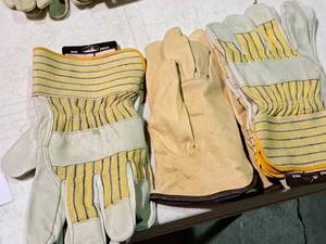 lot 576 image: Lot of (3 Pair) Work Gloves
