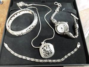 lot 4 image: 4-Brighton Items