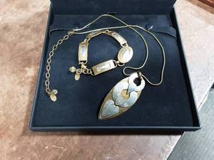lot 9 image: Baer Necklace & Bracelet Set (Not Box)