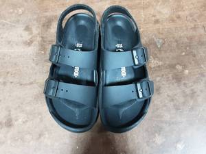 lot 12 image: Youth Size 35 Leather Birkenstock Black Sandals-Like New