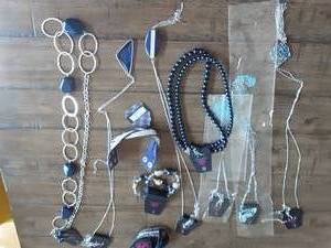 lot 21 image: 10-New Fashion Accessories