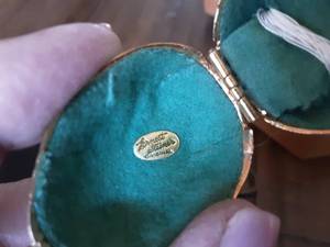 lot 28 image: Vintage Ernest Steiner Original Walnut Sewing Kit From The 1940s, Beaded Trinket Box, Vintage Sewing Scissors, Heinz Pickle Pin