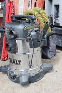 lot 22 image: Wet  Dry 10 Gallon Shop Vac DeWalt Stainless Steel Exterior