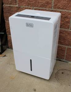 lot 15 image: 70 Pint Black & Decker Dehumidifier