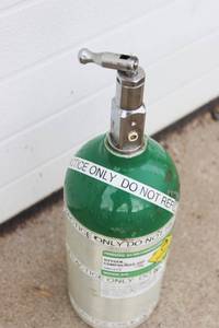 lot 32 image: Small Oxygen Tank Approx. 14 Inch Long
