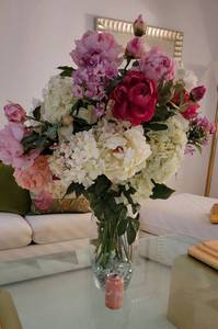 lot 70 image: Beautiful Blooming Silk Flower Arrangement