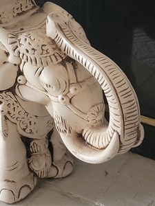 lot 29 image: Ceramic Elephant PlantstandEnd Table