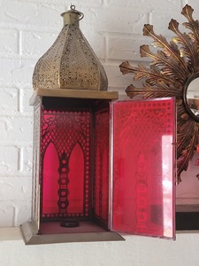 lot 83 image: Mediterranean Mantel Dcor