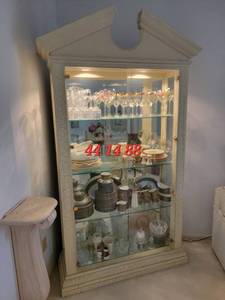 lot 6A image: Stunning Tuscan Styled Display Hutch
