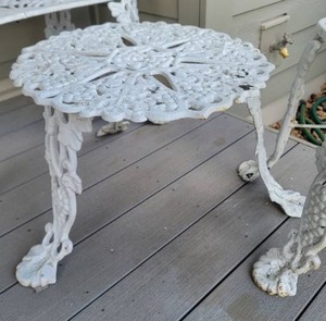 lot 16 image: Fantastic Vintage Garden Seating Set