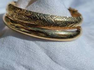 lot 17 image: 14K Yellow Gold Hinged Bangle Bracelet, pair  21g