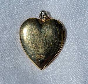 lot 18A image: Romantic Vintage 10K Goldfilled Heart Locket Pendant