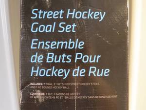 lot 41 image: Bauer Hockey Street Hockey Set