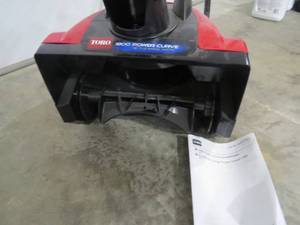 lot 2 image: New - Toro 15 Amp Electric 1800 Power Curve Snow Thrower - S-1800