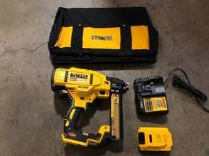 lot 4 image: 20V MAX XR Lithium-Ion Cordless 18-Gauge Narrow Crown Stapler Kit with 2.0Ah Battery, Charger and Contractor Bag by DEWALT  Customer Returns See Pictures
