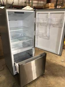 lot 17 image: 18.7 cu. ft. Bottom Freezer Refrigerator in Stainless Steel by Vissani  Customer Returns See Pictures