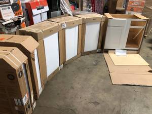 lot 15 image: Lot of Kitchen Cabinets Various Sizes and Conditions Customer Returns See Pictures