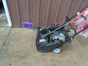 Murray snow thrower. Needs to be assembled. Condition unknown. As shown.