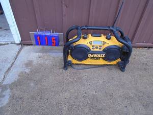 Dewalt 18 volt radio with battery. Has built in charger. Working unit. As shown.