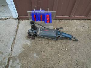 Bosch 120 volt 9 grinder. Used condition. Tested & works. As shown.