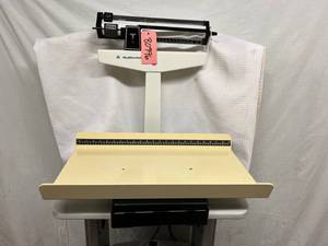 lot 61 image: Healthometer 322S Balance Beam Baby Infant Animal Package Scale - Great Working Condition