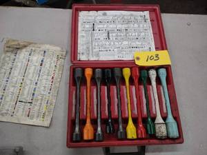 lot 103 image: Torque Stick Set...